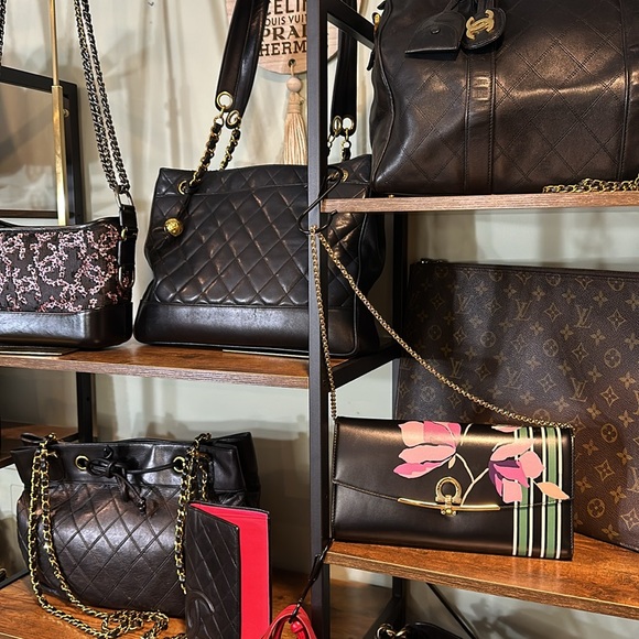 🔥Wednesday is a great day for deals! Best prices for your best new bag!🥰 - Picture 9 of 10